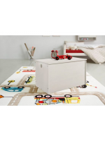 Baú de brinquedos no acabamento branco lavado / Coleção Alpi